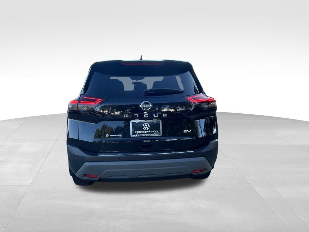 Used 2023 Nissan Rogue SV image 4