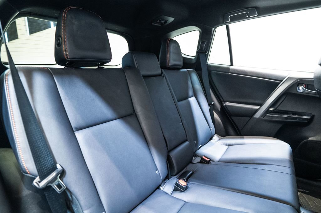 Used 2016 Toyota RAV4 SE image 33