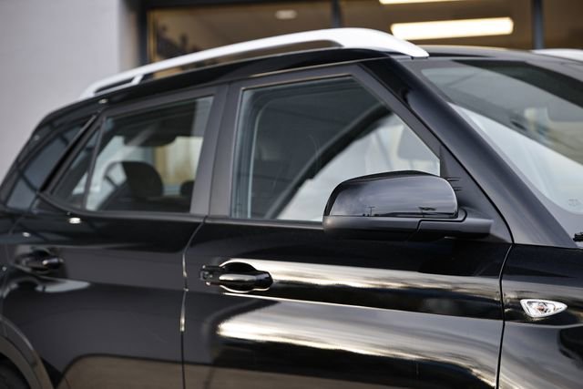 Used 2024 Hyundai Venue SEL image 4