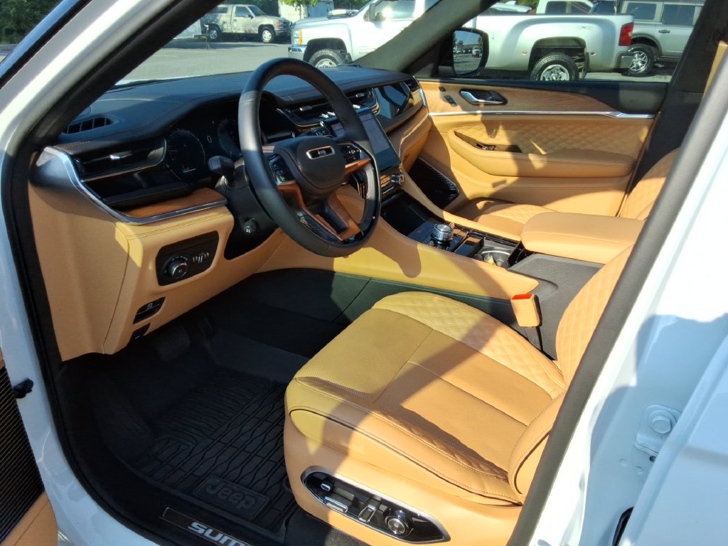 Used 2025 Jeep Grand Cherokee Summit AWD/4WD image 22