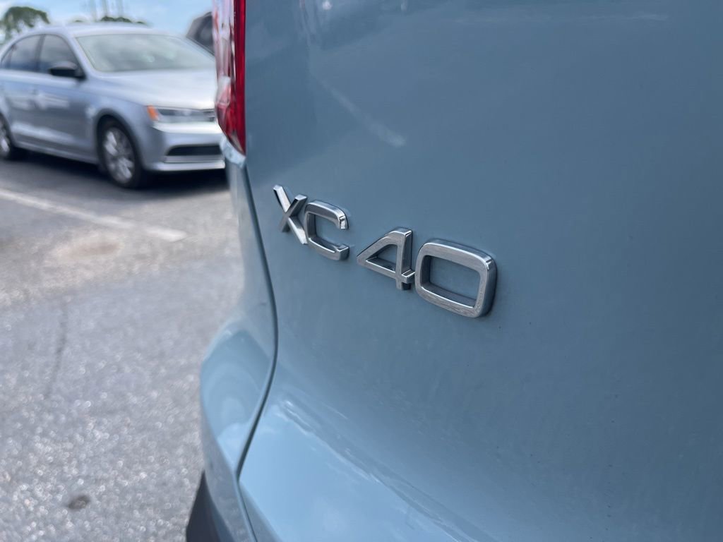 Used 2019 Volvo XC40 T5 Momentum AWD/4WD image 5