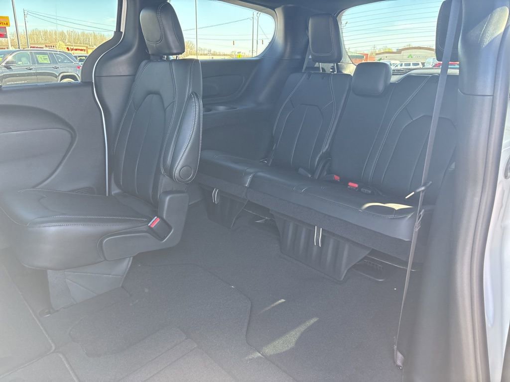 New 2025 Chrysler Pacifica Select image 15
