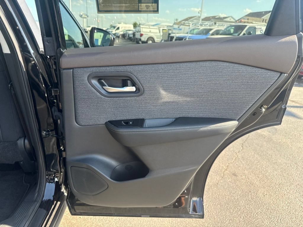Used 2023 Nissan Rogue SV AWD/4WD image 38