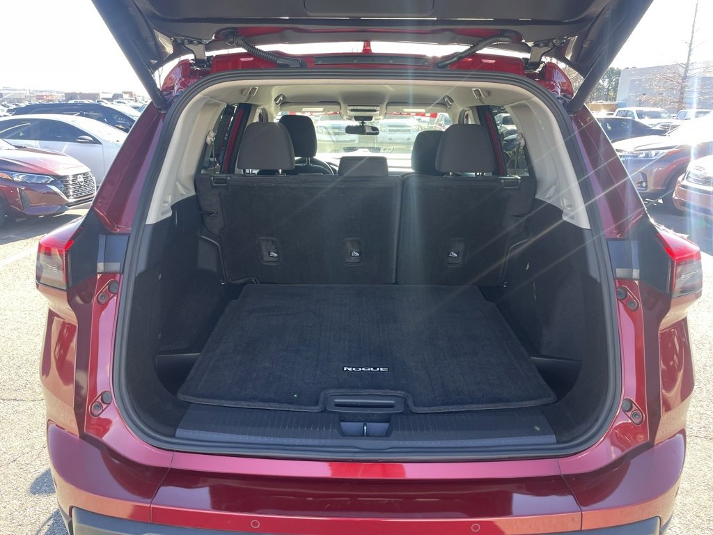 Used 2025 Nissan Rogue SV image 7