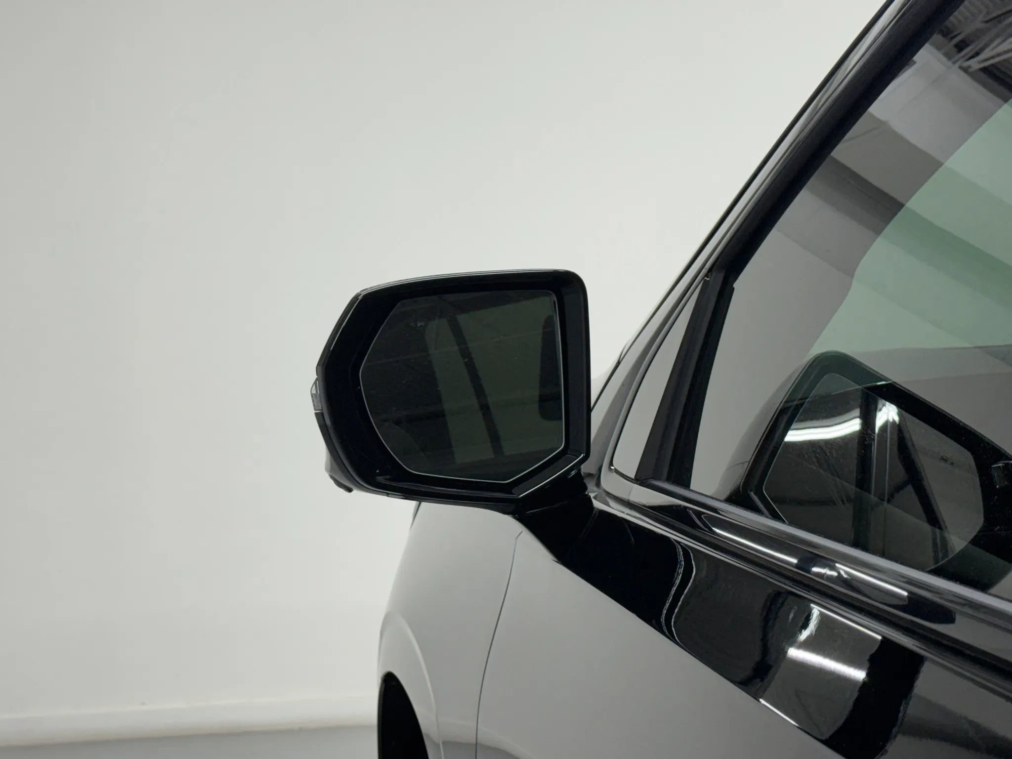 Used 2026 Cadillac Escalade ESV V w/ LPO, ONYX Package image 60