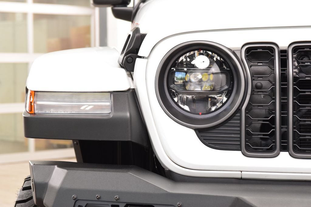 Used 2025 Jeep Gladiator Mojave AWD/4WD image 12