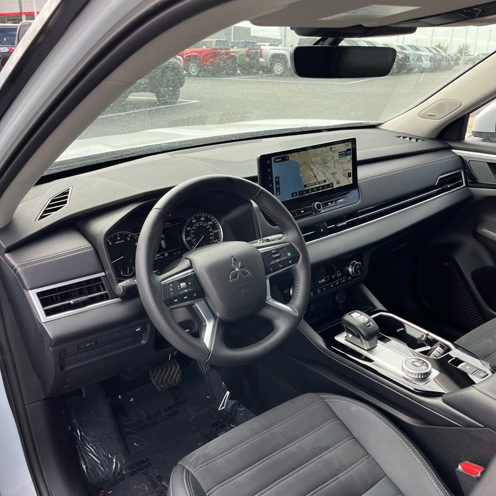 Used 2025 Mitsubishi Outlander SE AWD/4WD image 9