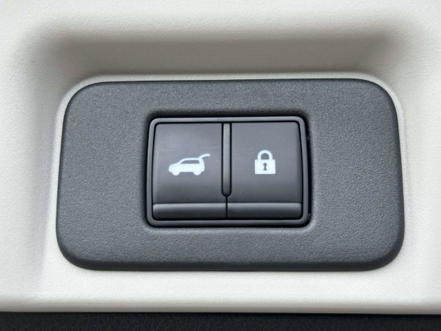 Used 2024 Nissan Ariya AWD image 15