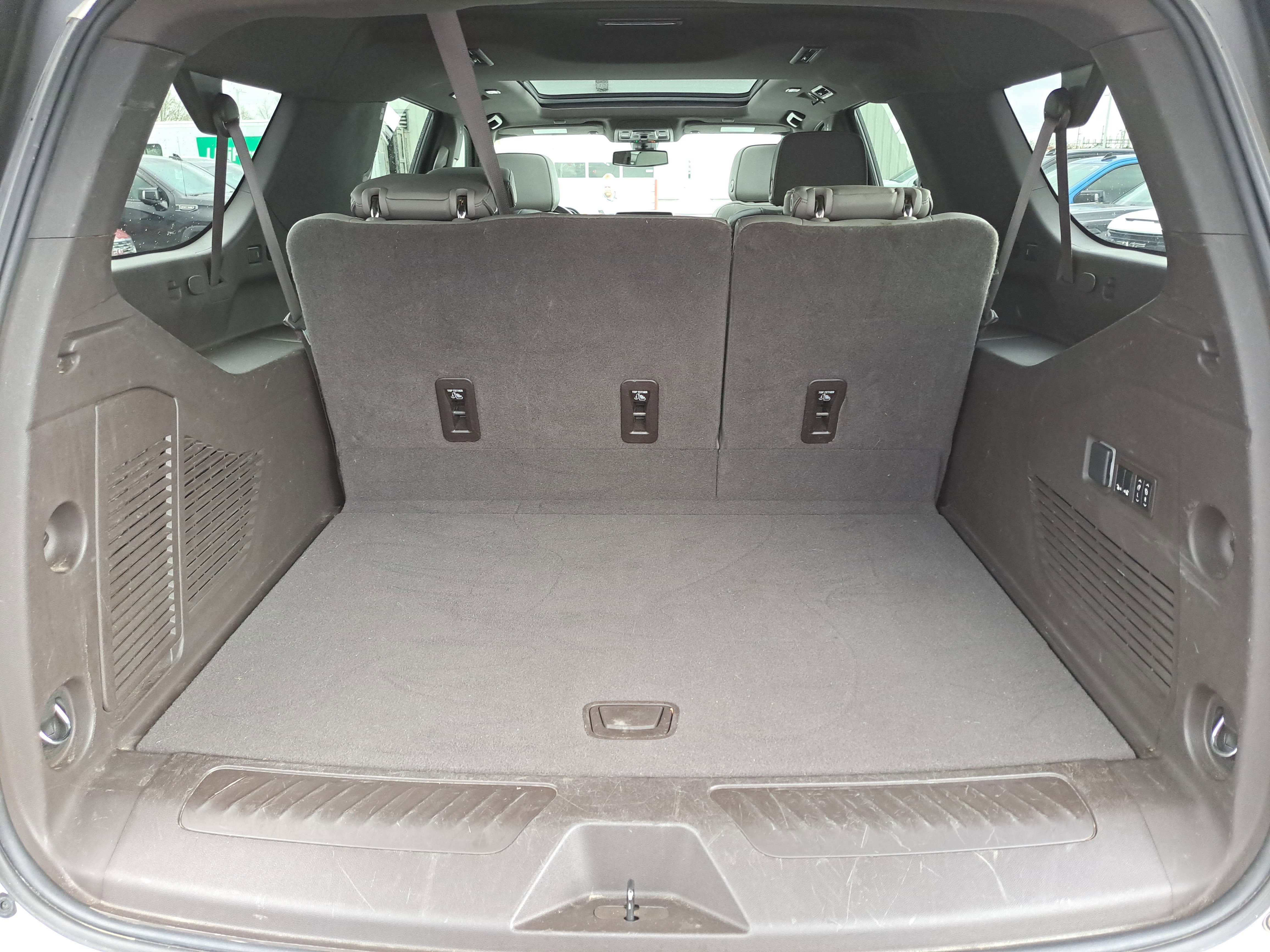 Used 2022 GMC Yukon XL SLT w/ SLT Luxury Package image 7