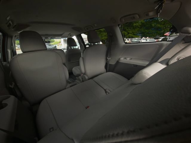 Used 2017 Toyota Sienna XLE w/ XLE Navigation Package FWD image 47