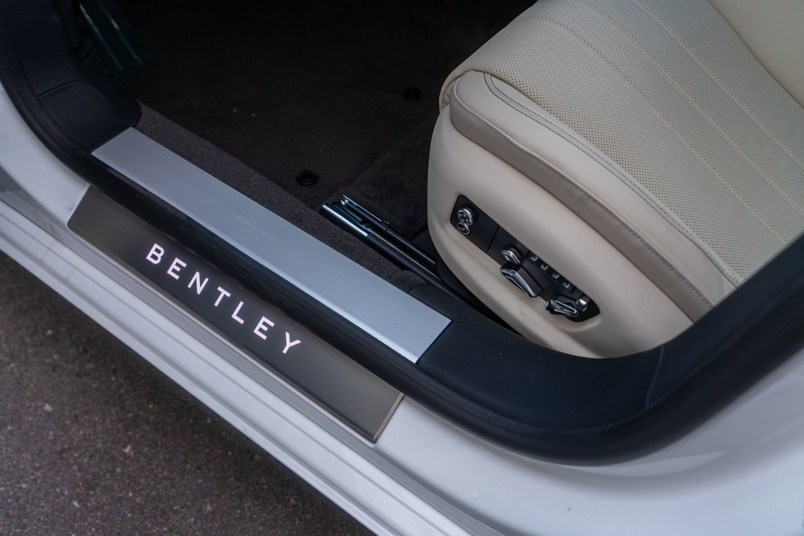 New 2026 Bentley Flying Spur Plug-In Hybrid image 24