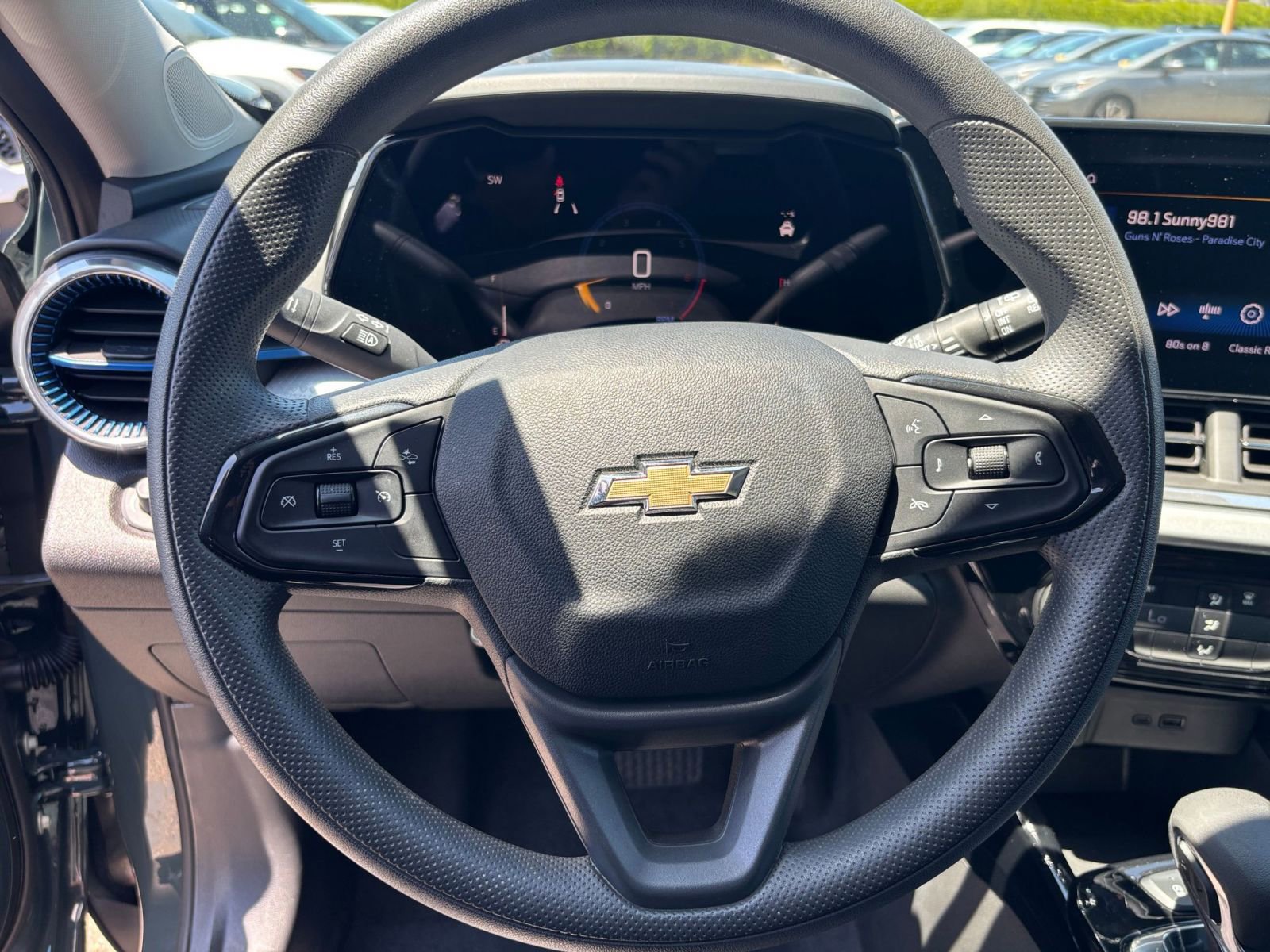 Used 2025 Chevrolet Trax LT FWD image 27