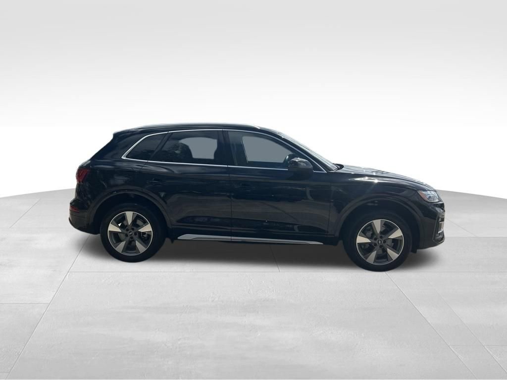 Used 2023 Audi Q5 2.0T Premium Plus w/ Premium Plus Package AWD/4WD image 6