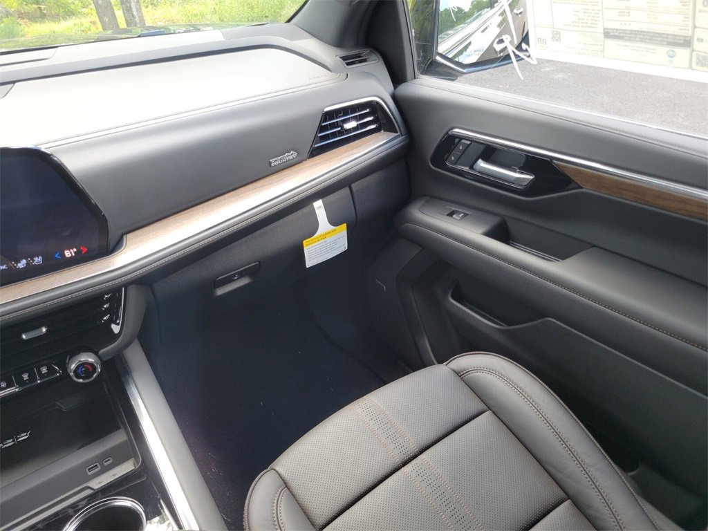 New 2025 Chevrolet Suburban High Country image 15