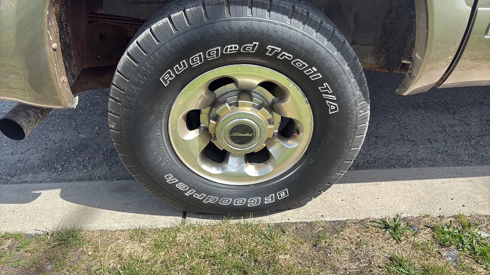 Used 2005 Ford Excursion Limited AWD/4WD image 9