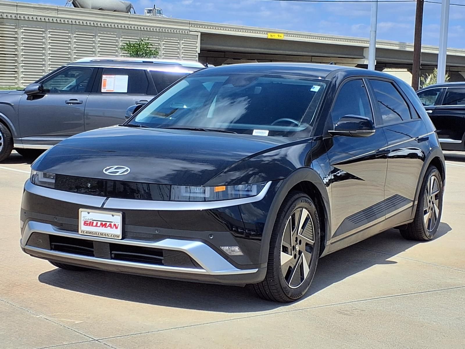 Used 2025 Hyundai Ioniq 5 SE RWD image 4