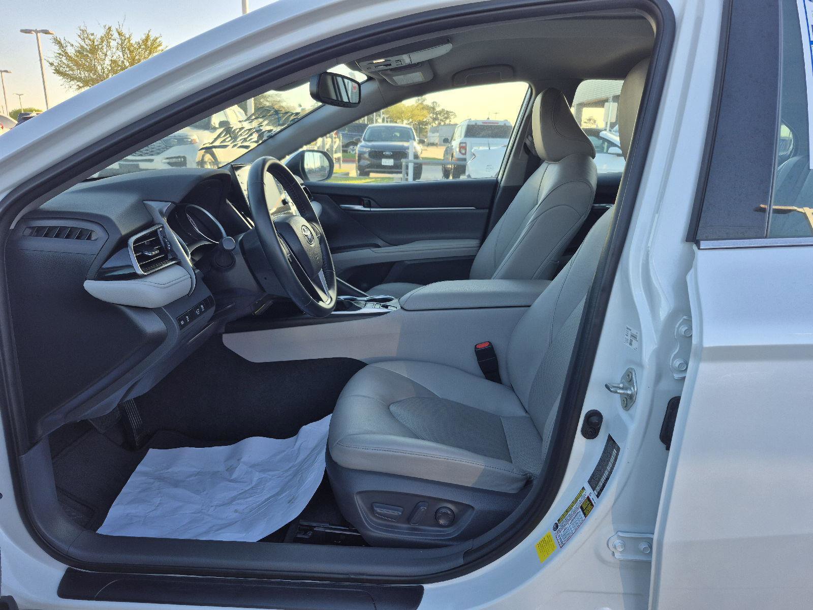 Used 2021 Toyota Camry XLE image 2