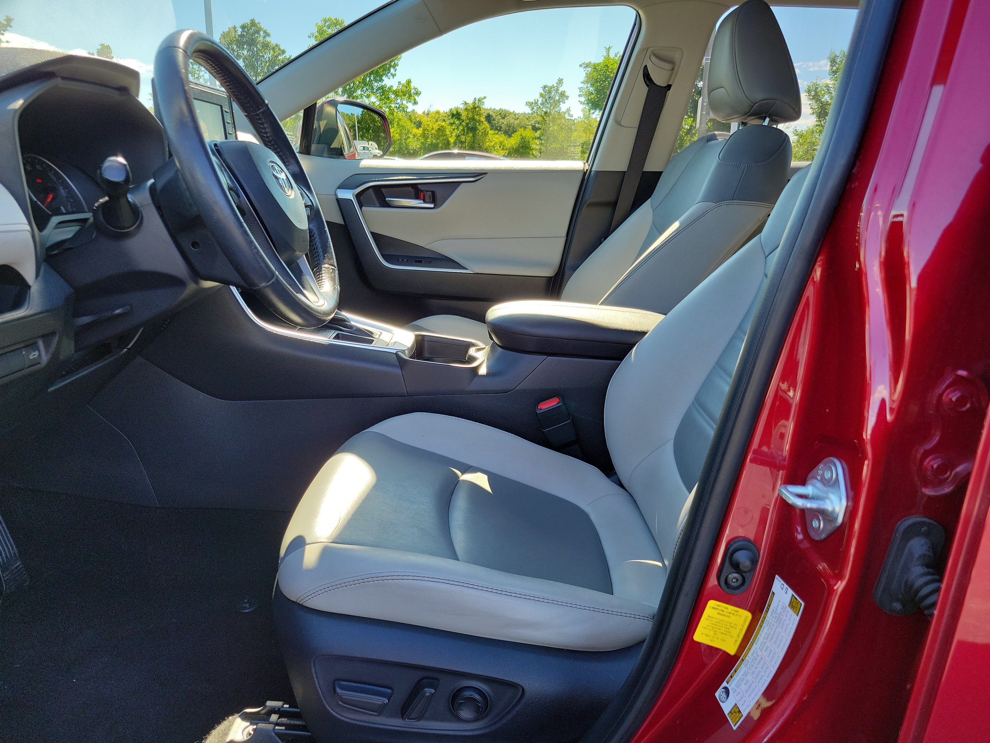 Certified 2019 Toyota RAV4 XLE Premium FWD image 18