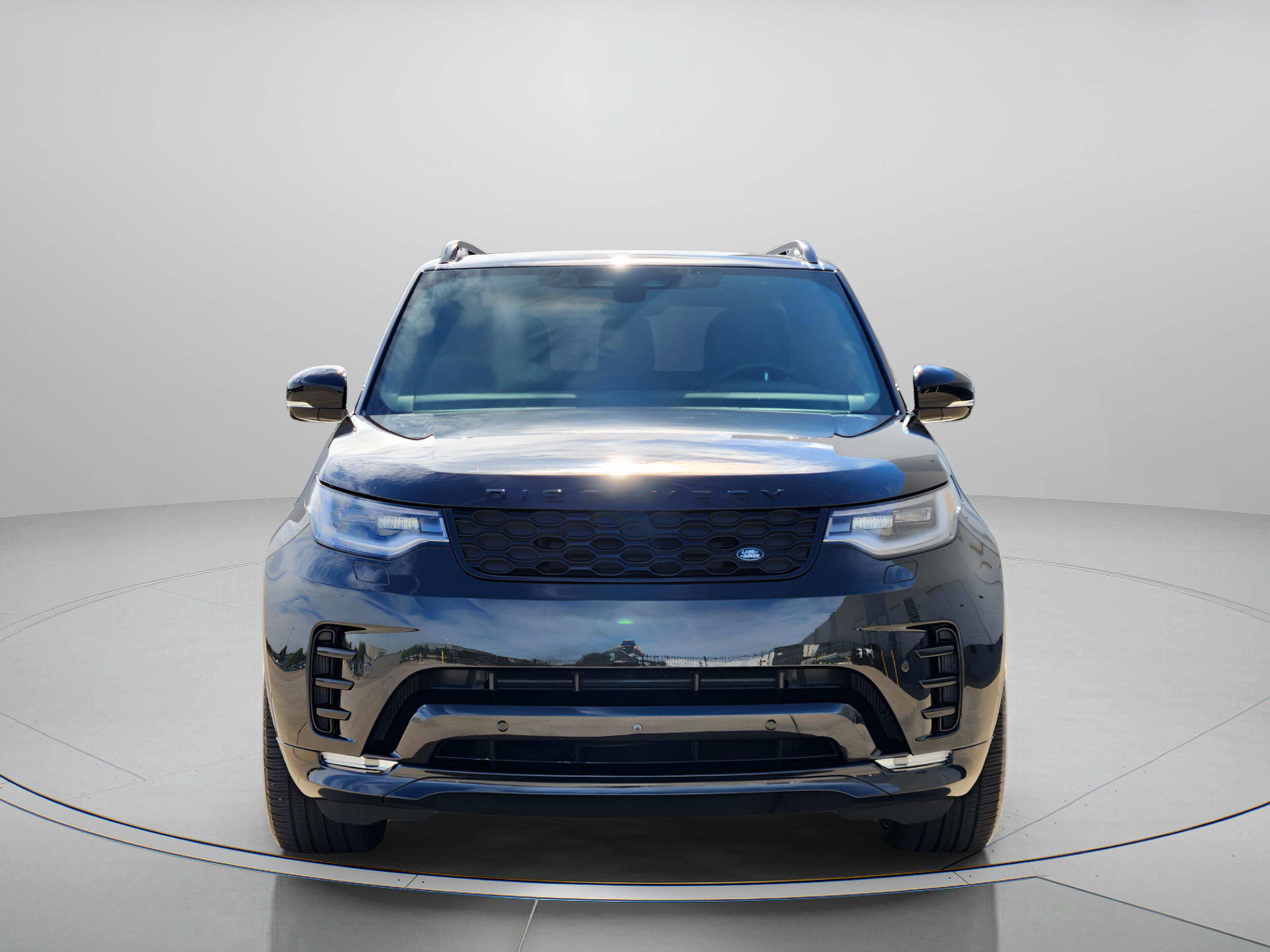 Certified 2025 Land Rover Discovery Dynamic SE image 6