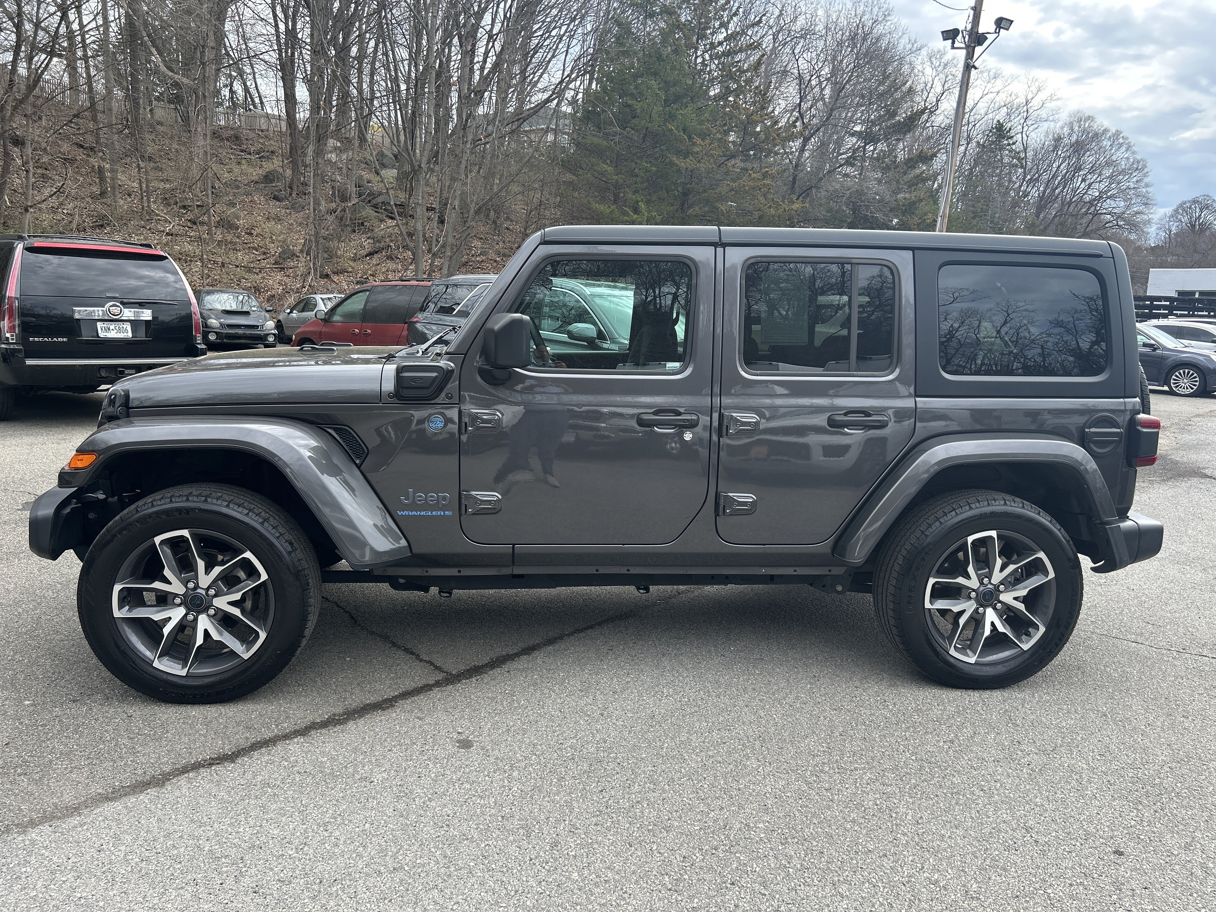 Used 2024 Jeep Wrangler Unlimited w/ Convenience Group AWD/4WD image 1