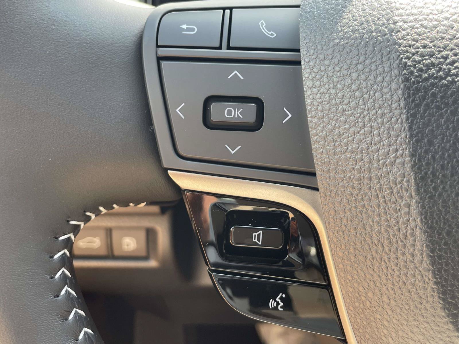 Used 2026 Toyota Camry SE w/ Multimedia Upgrade Package FWD image 21