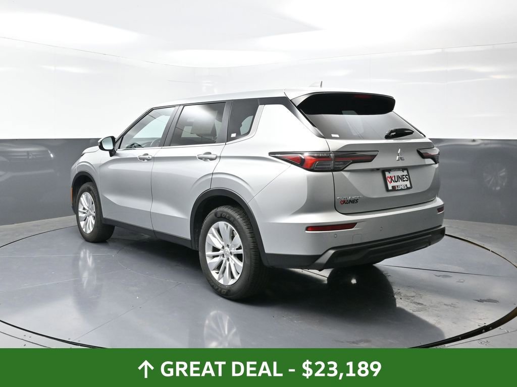 Used 2025 Mitsubishi Outlander ES image 11