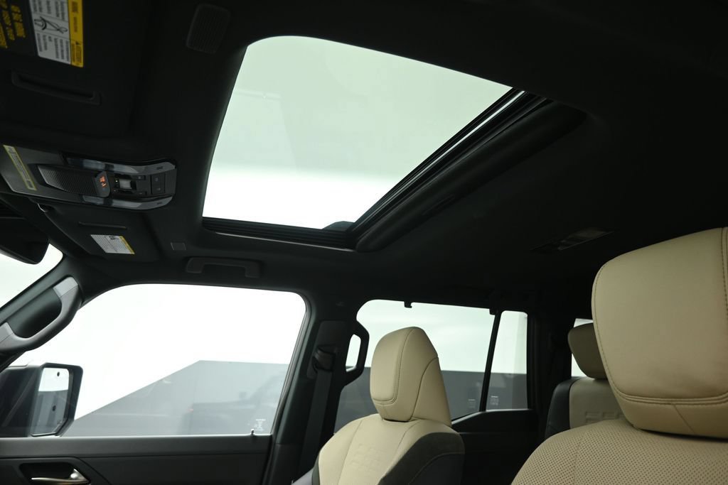 Used 2025 Lexus GX 550 w/ Accessory Package (CT) AWD/4WD image 16