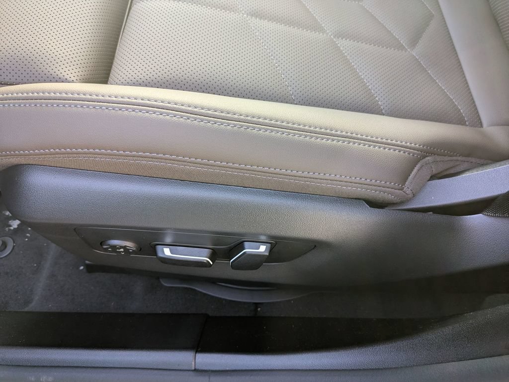 New 2026 BMW 530i xDrive w/ Premium Package AWD/4WD image 15