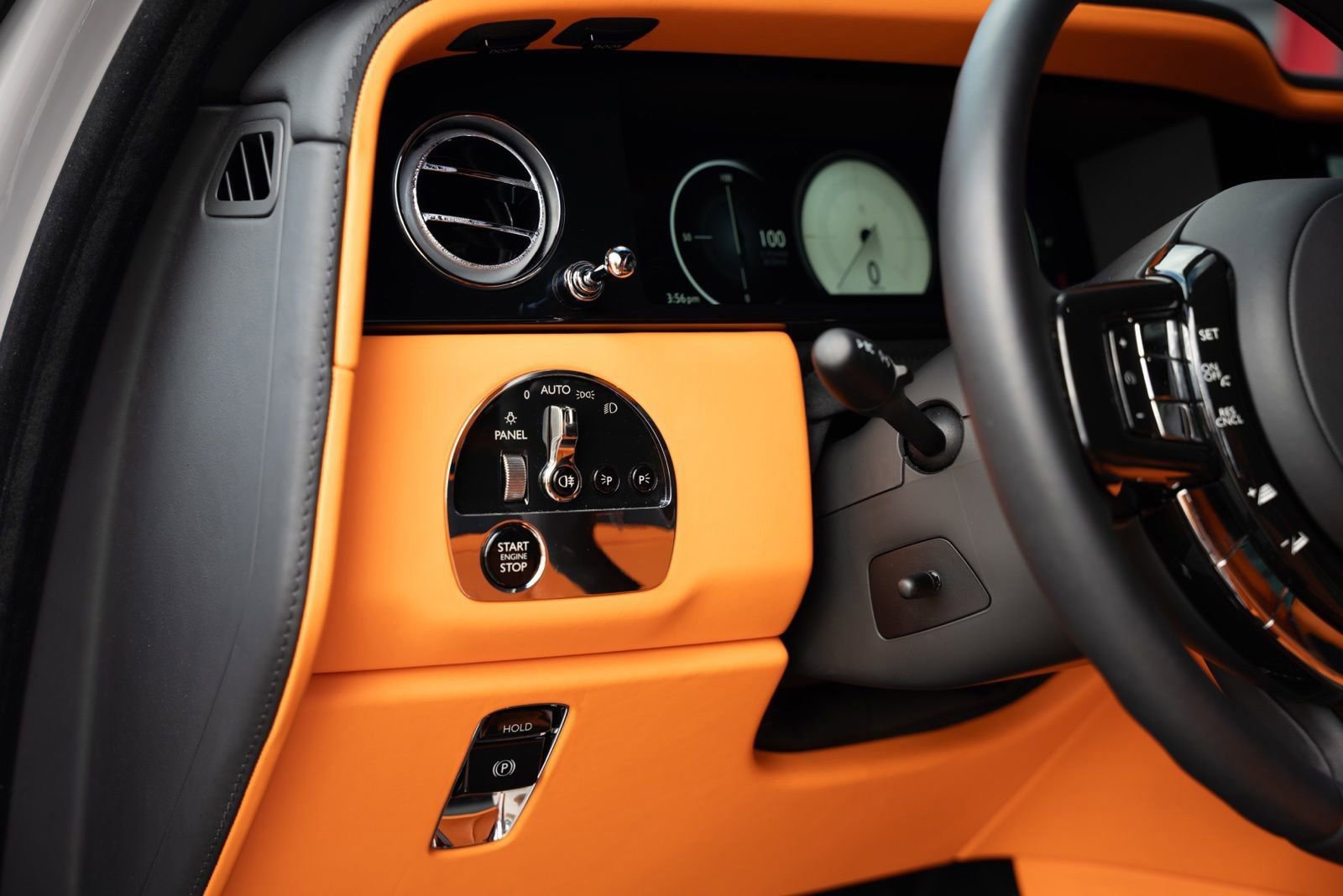 Used 2025 Rolls-Royce Cullinan image 18