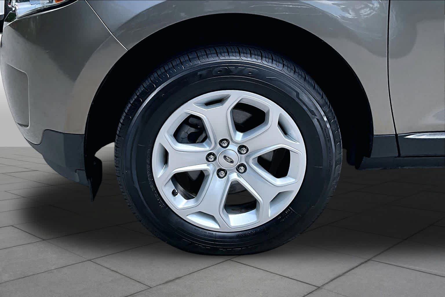 Used 2013 Ford Edge SEL FWD image 11