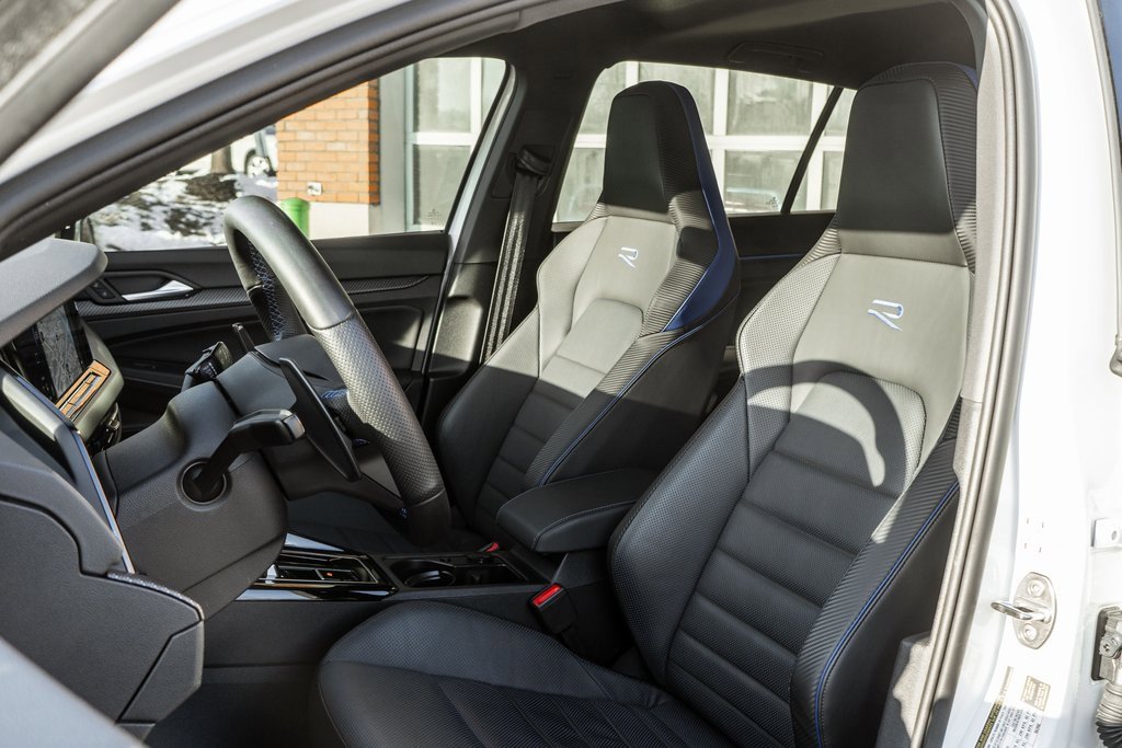 Used 2024 Volkswagen Golf R image 6