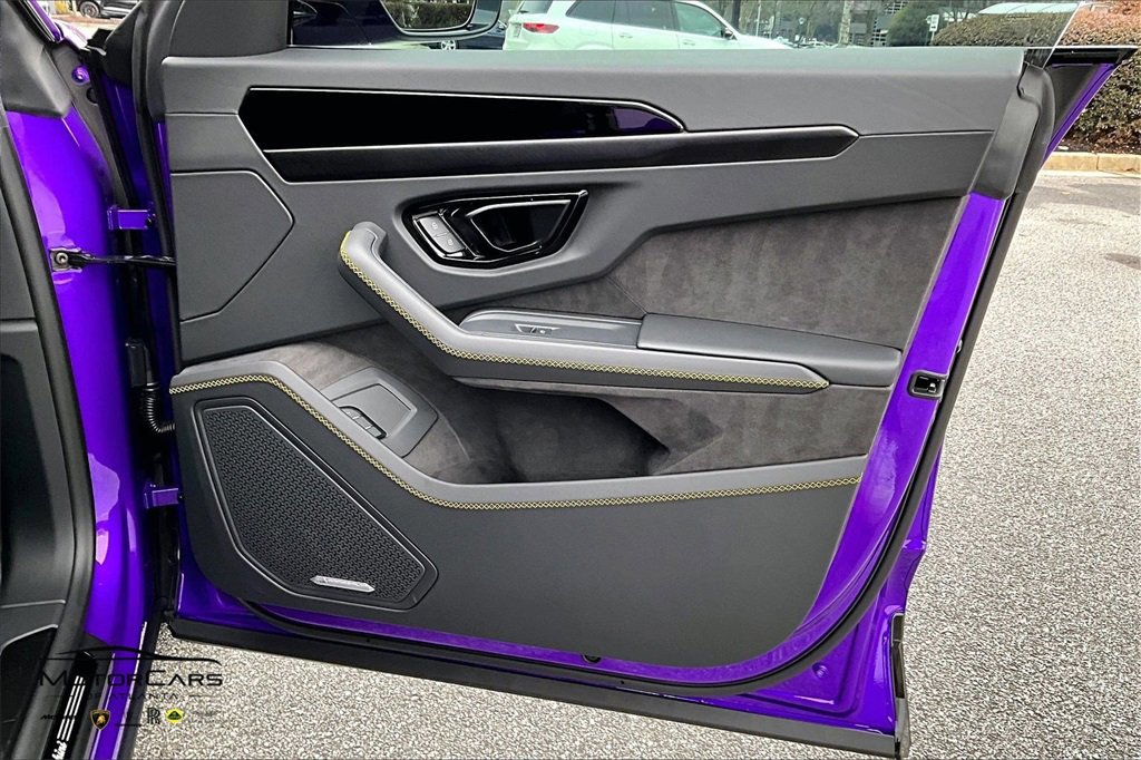 Used 2025 Lamborghini Urus SE image 21