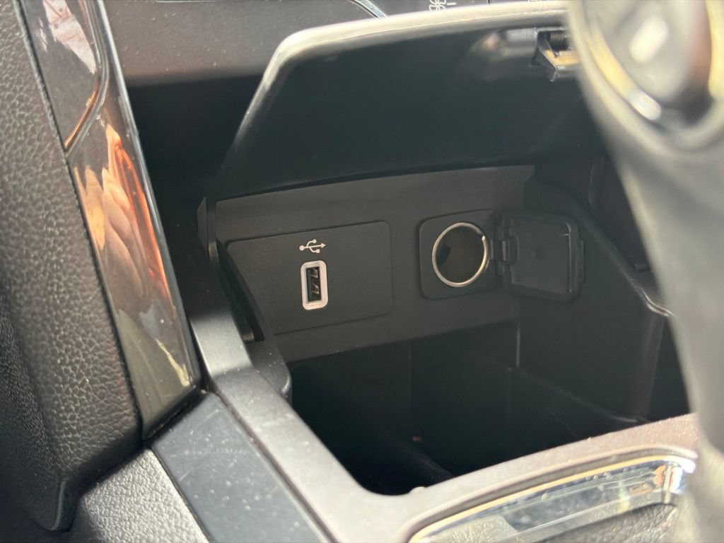 Used 2018 Ford Explorer XLT w/ Equipment Group 202A FWD image 23