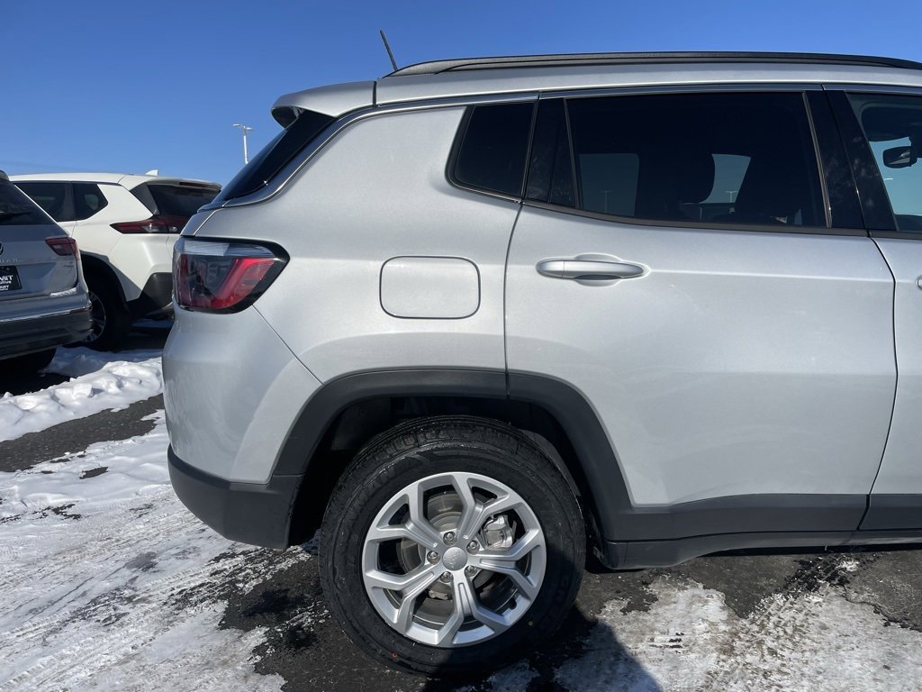 Used 2024 Jeep Compass Latitude image 26