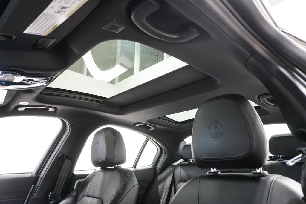 Used 2024 Alfa Romeo Giulia Ti image 8