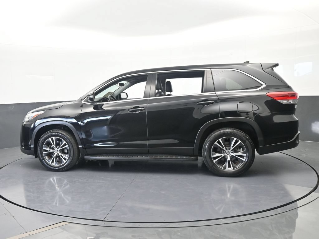 Used 2019 Toyota Highlander Plus FWD image 3