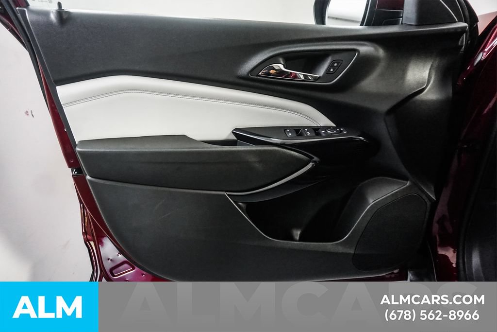 Used 2025 Chevrolet Trax LT FWD image 45
