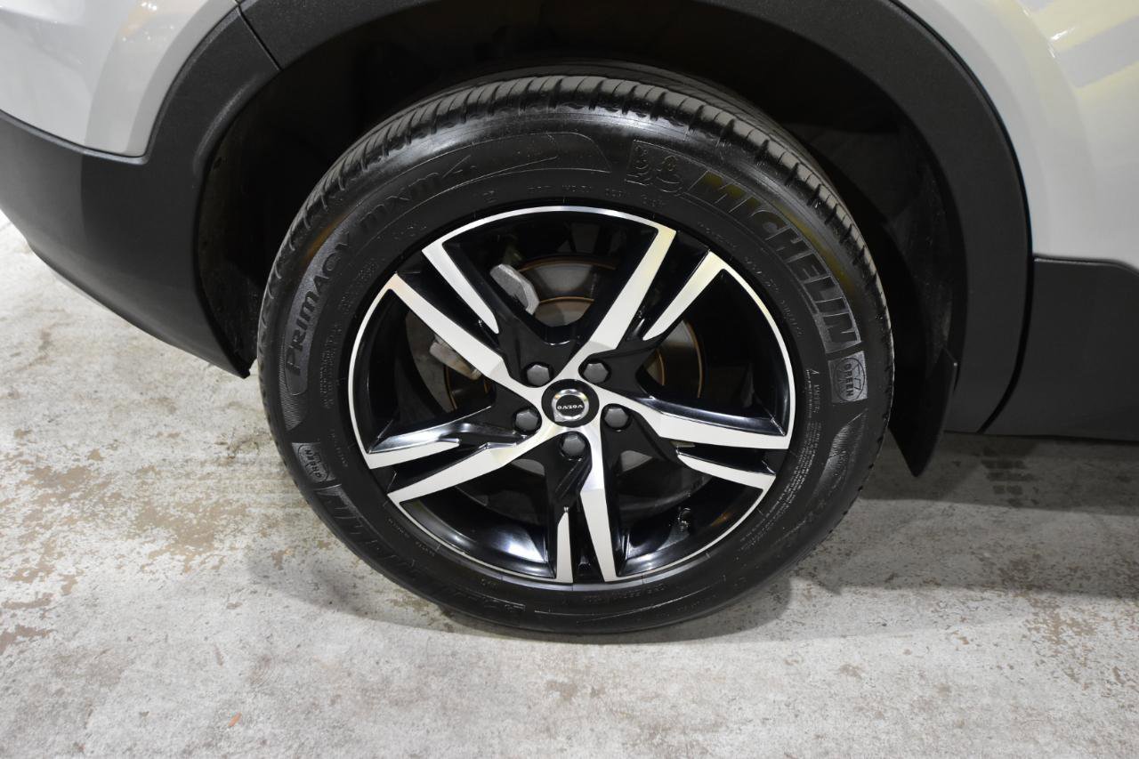 Used 2025 Volvo XC40 B5 Core image 57