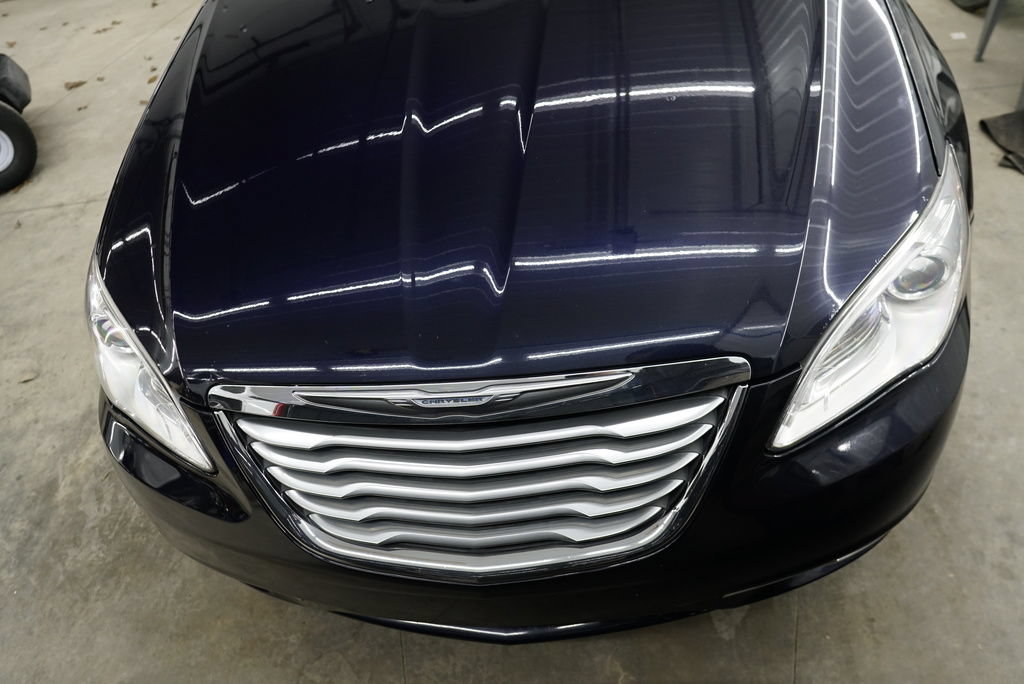 Used 2012 Chrysler 200 Limited FWD image 4