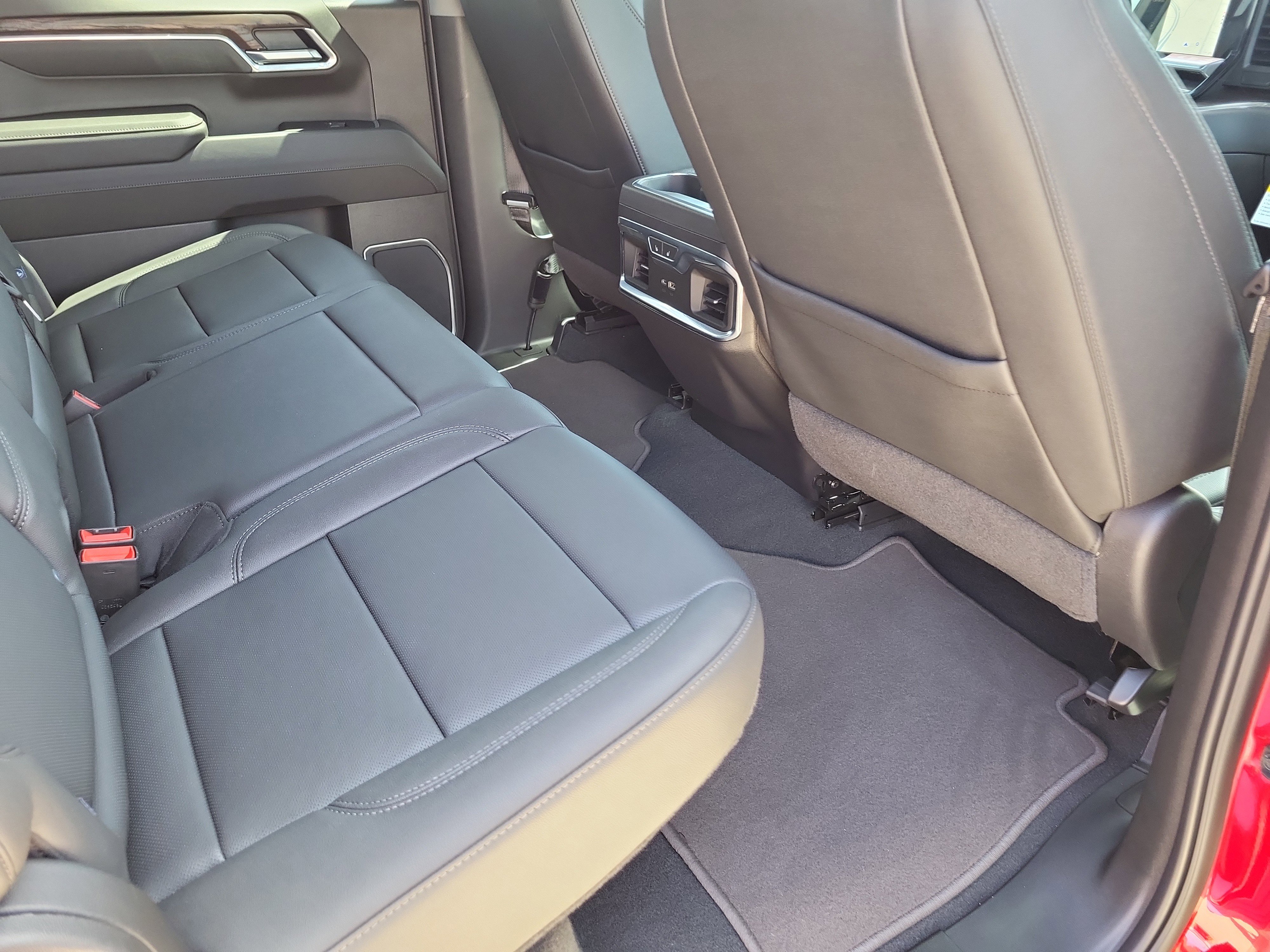 Used 2025 GMC Sierra 1500 SLT image 11