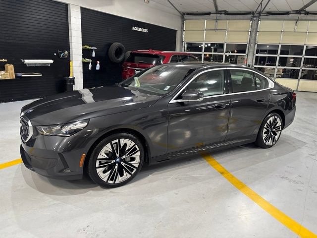 Used 2024 BMW i5 eDrive40i w/ Premium Package RWD image 5