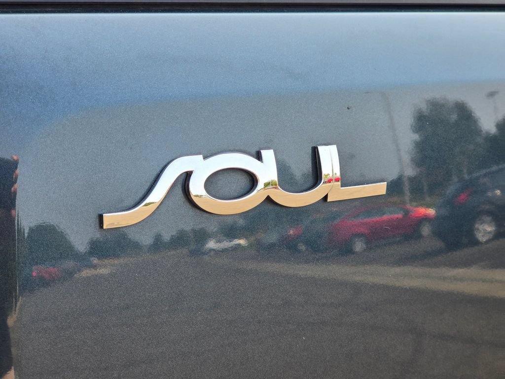 Used 2011 Kia Soul + w/ Audio Pkg FWD image 15