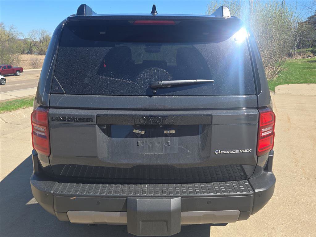 Used 2024 Toyota Land Cruiser image 9