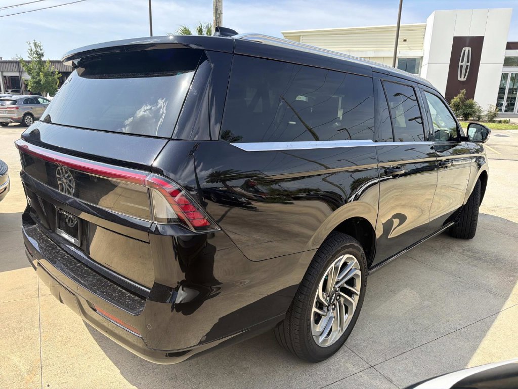 Certified 2025 Lincoln Navigator L Reserve AWD/4WD image 8