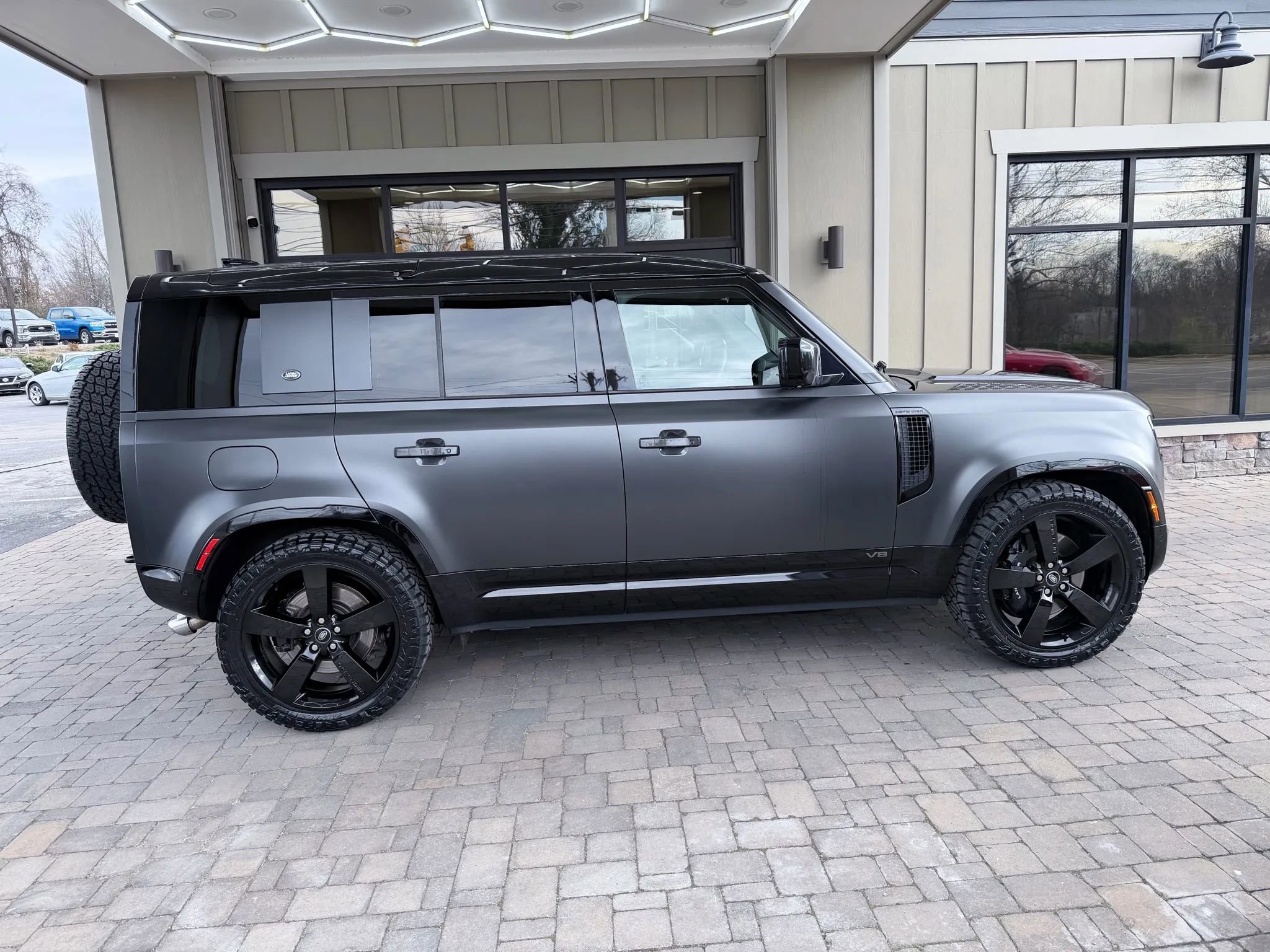 Used 2023 Land Rover Defender 110 V8 image 7