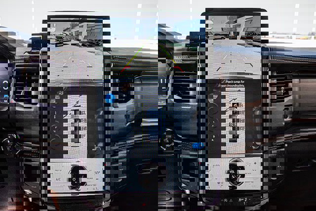 Used 2024 Ford Expedition Platinum image 13