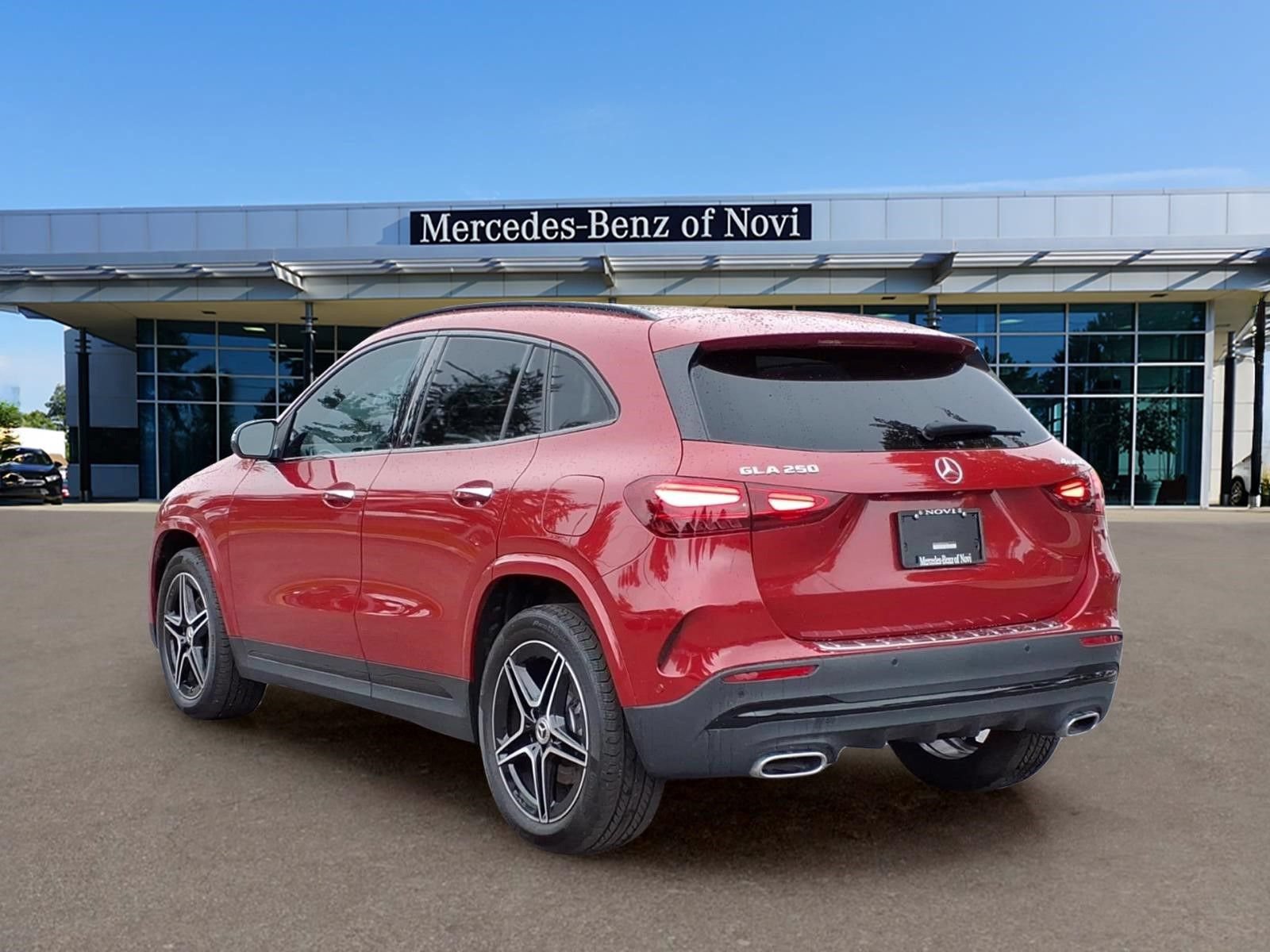 Used 2025 Mercedes-Benz GLA 250 4MATIC image 3