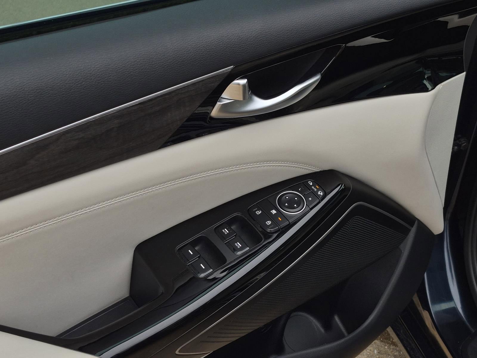 Used 2020 Kia Cadenza Technology FWD image 11
