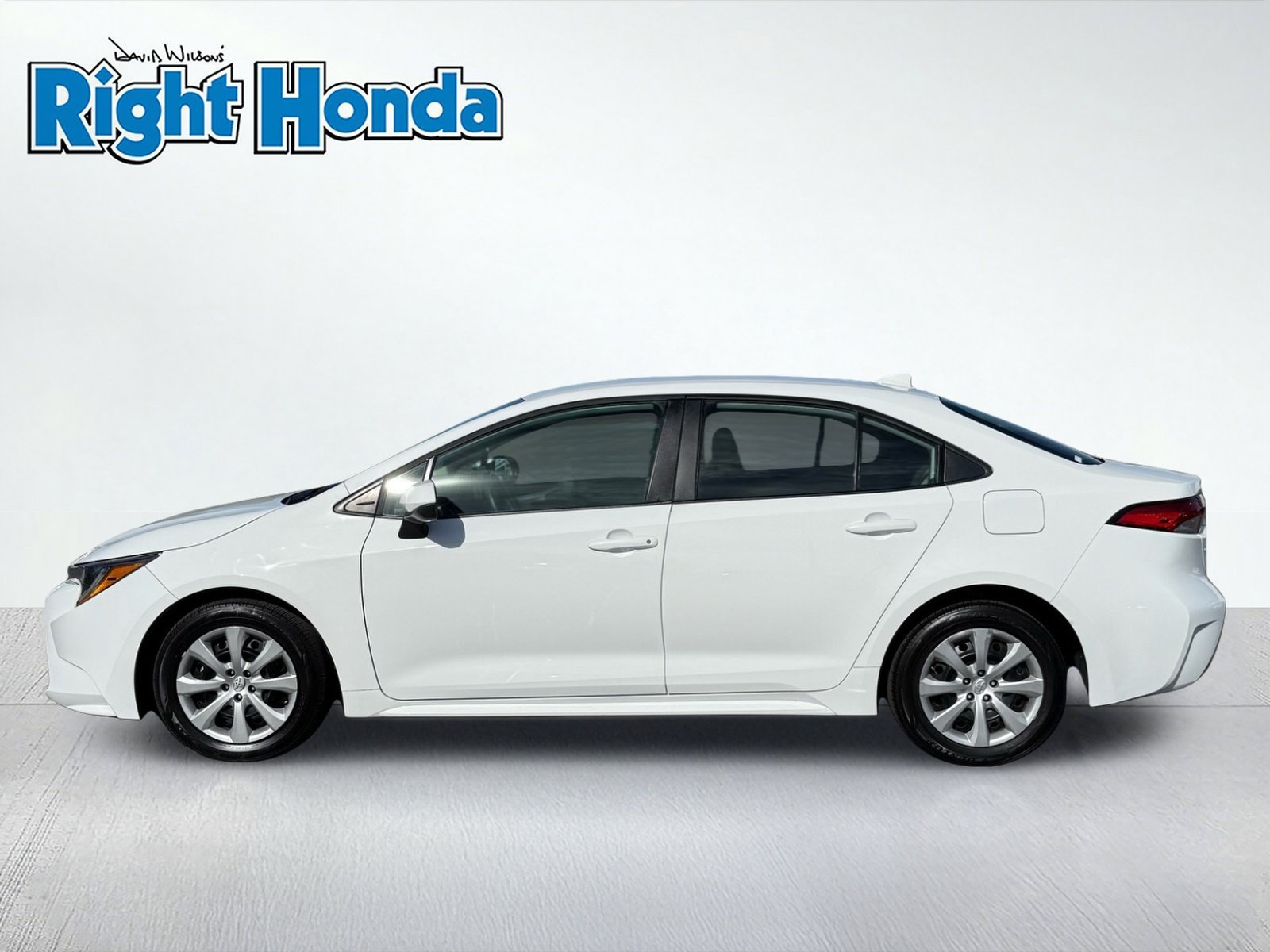 Used 2025 Toyota Corolla LE FWD image 3