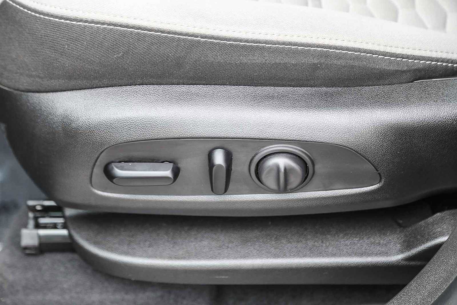 Used 2021 Chevrolet Equinox LT image 19